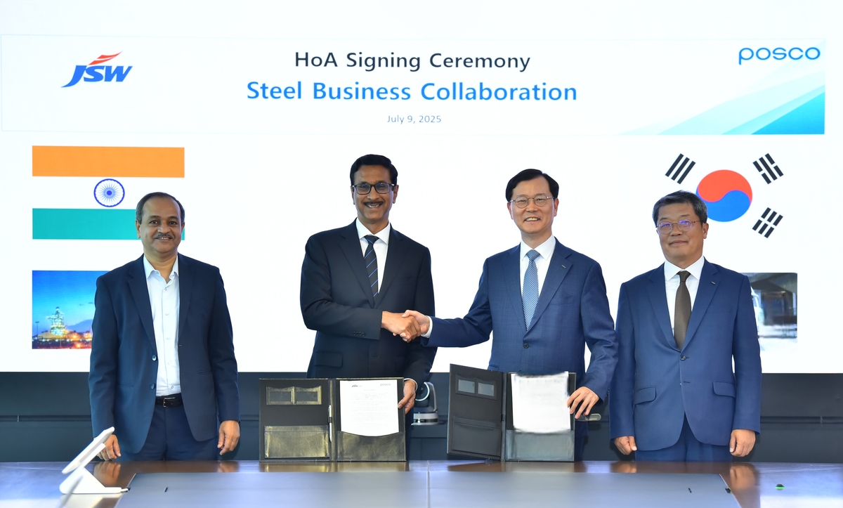 This file photo, taken in Mumbai on July 9, 2025, and provided by POSCO Group, shows JSW Group President Jayant Acharya (2nd from L), POSCO Holdings President Lee Ju-tae (3rd from L) and other officials posing after signing a non-binding heads of agreement (HOA) for a 50:50 steel plant project in India. (PHOTO NOT FOR SALE) (Yonhap)