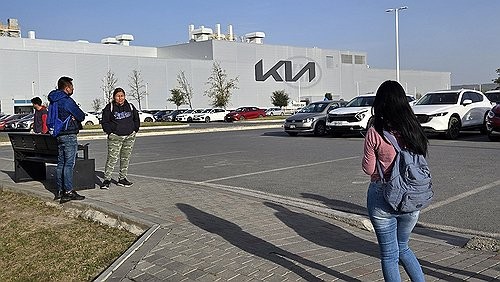 Gov't, private sector meet to assess impact of Mexico's tariff hike plan