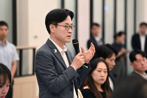(2nd LD) S. Korea, U.S. holding trade negotiations to find win-win solution: industry minister
