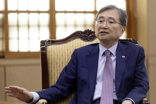  (Yonhap Interview) Seoul, Washington may reach deal on security issues before APEC summit: FM Cho