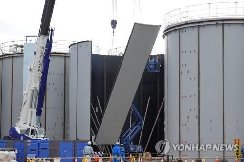 Construction de nouveaux réservoirs de stockage d'eau près du réacteur 1 de la centrale nucléaire de Fukushima, le lundi 18 novembre 2019. (Photo fournie par l'Association de recherche de la sécurité nucléaire du Japon. Revente et archivage interdits) 