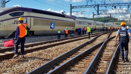 Un train à grande vitesse SRT a déraillé à Daejeon, à 160 kilomètres au sud de la capitale, faisant 11 blessés, le vendredi 1er juillet 2022. (Photo fournie par le QG des incendies et catastrophes de Daejeon. Revente et archivage interdits)