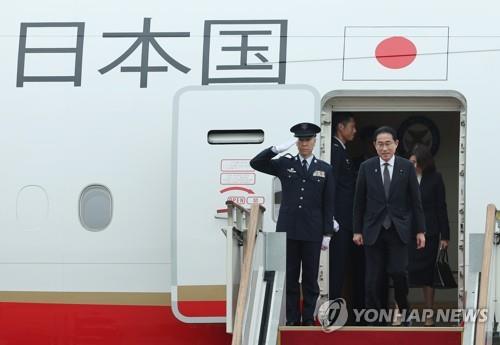 Le Premier ministre japonais à Séoul pour un sommet avec Yoon