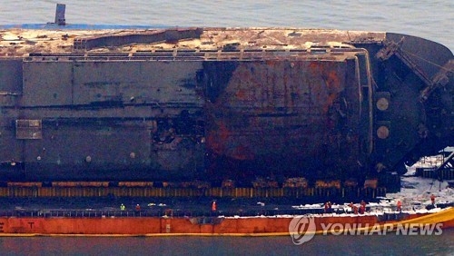 セウォル号引き揚げ現場で遺体発見　行方不明者か＝韓国