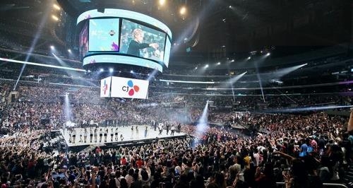 ロスで開催の韓流イベント「ＫＣＯＮ」盛況　８万人が集結