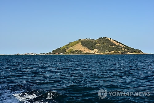 海底に旧日本軍の軍艦があるとされる済州市の飛揚島近くの海＝（聯合ニュース）