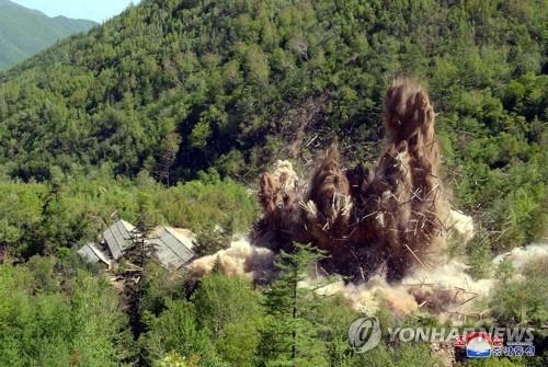核実験場の廃棄の様子＝（北朝鮮・朝鮮中央通信＝聯合ニュース）