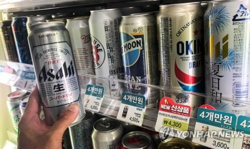 韓国のコンビニの棚に並ぶ日本のビール（資料写真）＝（聯合ニュース）