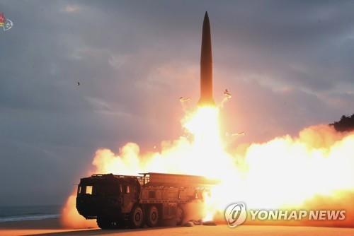 北朝鮮　朝鮮半島東に弾道ミサイル発射＝米空母の韓国入港２日後