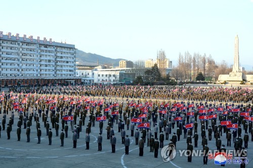 朝鮮中央通信によると、各地で若者が次々と軍入隊、再入隊を志願している＝（朝鮮中央通信＝聯合ニュース）≪転載・転用禁止≫