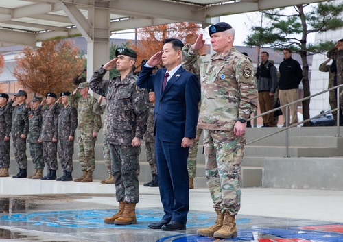 韓国国防相「韓米同盟で北の挑発を抑止」 連合軍司令部を訪問 | 聯合