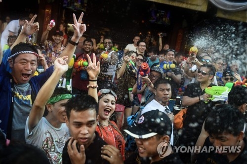 방콕 카오산로드의 송끄란 축제[AFP=연합뉴스]