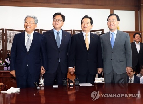 한국당 빼고 미소짓는 3당 원내대표