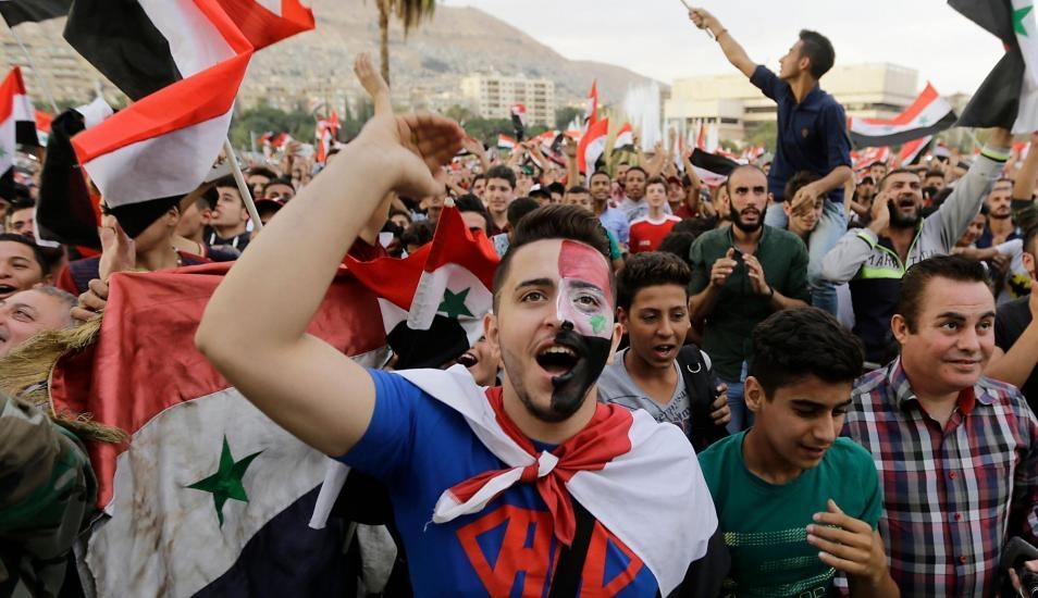 극성 응원하는 시리아축구팬들 [AFP=연합뉴스]
