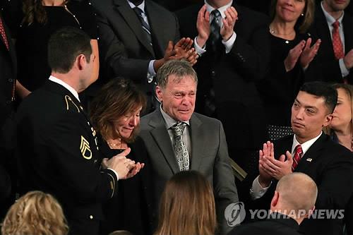 트럼프, 국정연설에 웜비어 가족 초대…"북 협박의 목격자"