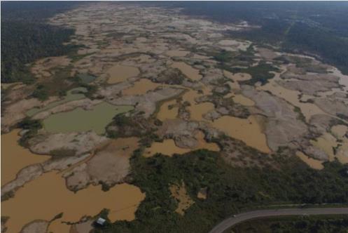 불법채광 때문에 파괴된 아마존 열대우림 [브라질 뉴스포털 UOL]