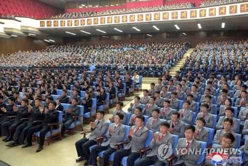 북한, 군인 영웅과 청년학생 만남