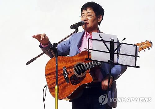 검찰, 가수 윤형주 '횡령·배임 의혹' 무혐의 처분