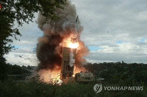 북한, 또 '새 무기' 시험사격…북한판 에이태킴스 추정