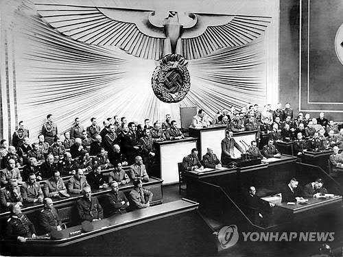 1939 9 1 ȸ(Reichstag)  ħ ǥϴ Ƶ Ʋ 