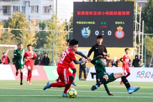 중국 유소년 축구팀 축구소장의 경기 모습