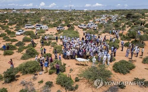 지난 4월 30일 소말리아 모가디슈에서 코로나19 사망자 장례식이 치러지고 있다.