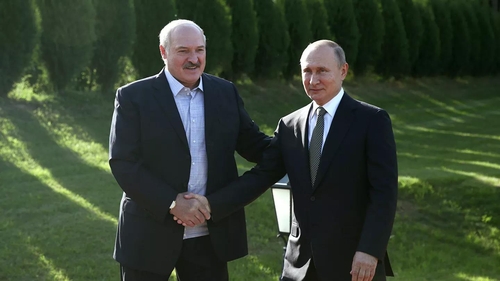 푸틴, '퇴진 위기' 벨라루스 대통령에 군사·경제 지원 약속