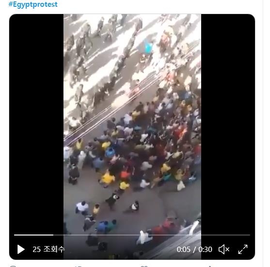 25일(현지시간) 소셜미디어 트위터에 올라온 이집트의 반정부 시위 장면.[트위터 캡처.재판매 및 DB 금지]