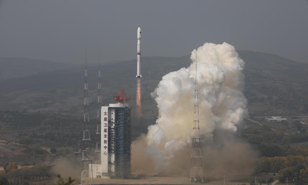 타이위안 위성발사센터에서 발사되는 중국 환경 감시 위성