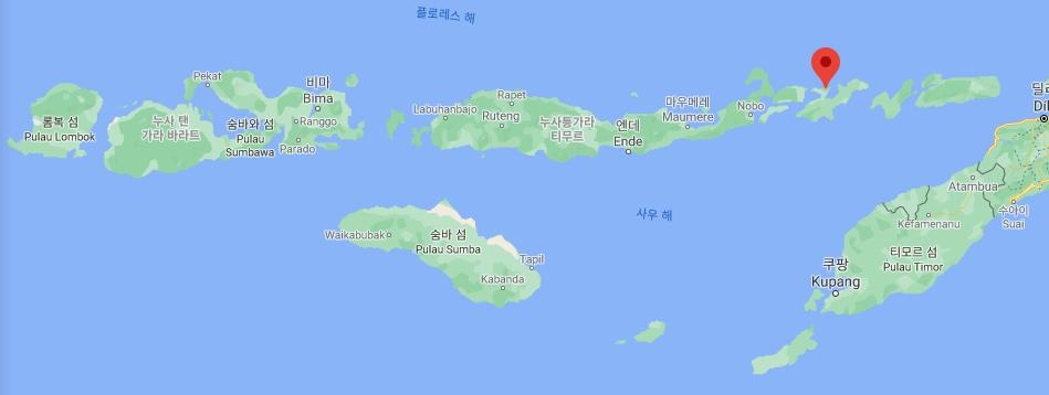 레워톨로 화산(빨간색)이 위치한 렘바타섬