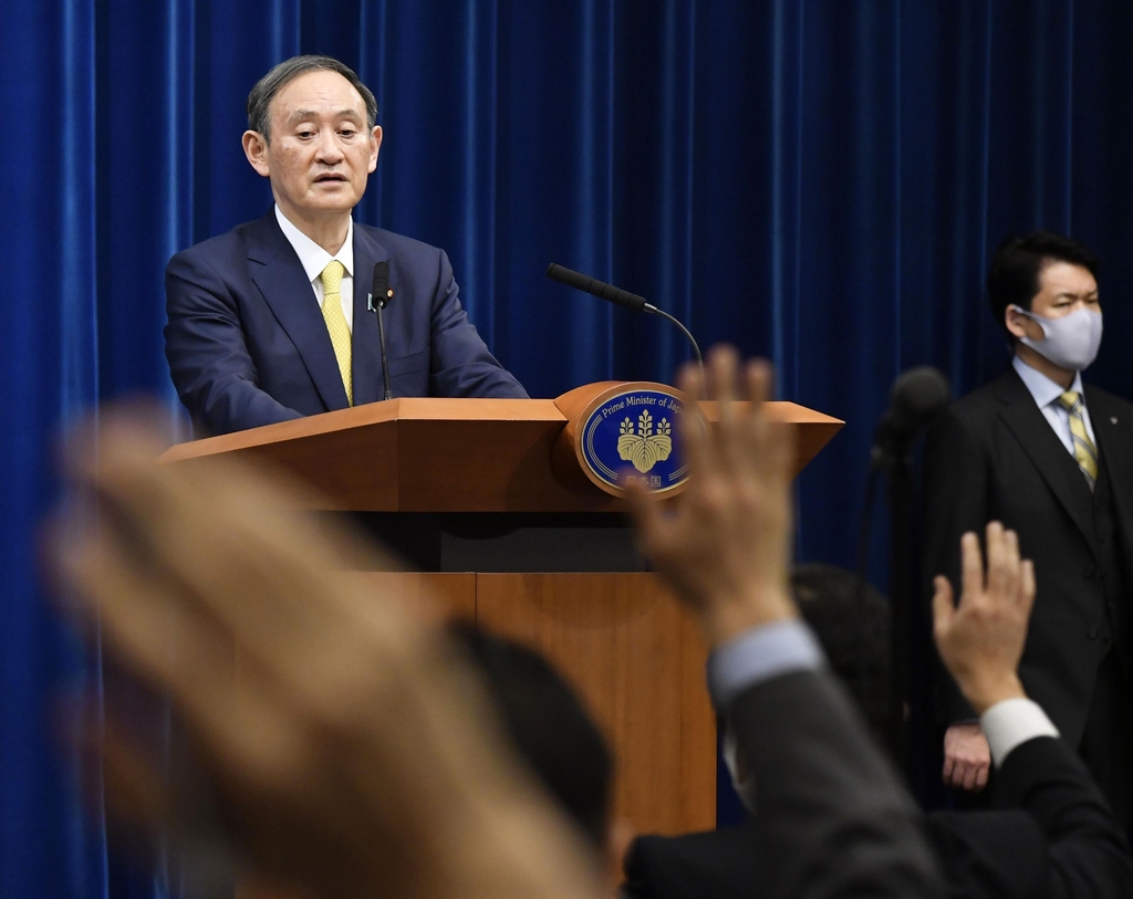(도쿄 교도=연합뉴스) 스가 요시히데(菅義偉) 일본 총리가 4일 오후 일본 총리관저에서 기자회견을 하고 있다.