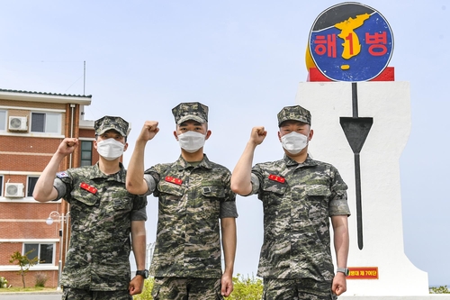 논바닥 추락 트랙터서 70대 할아버지 구한 늠름한 해병