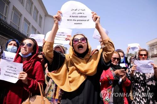 여성 시위 확산에 탈레반 '본색' 드러내나…최루탄에 경고사격(종합)