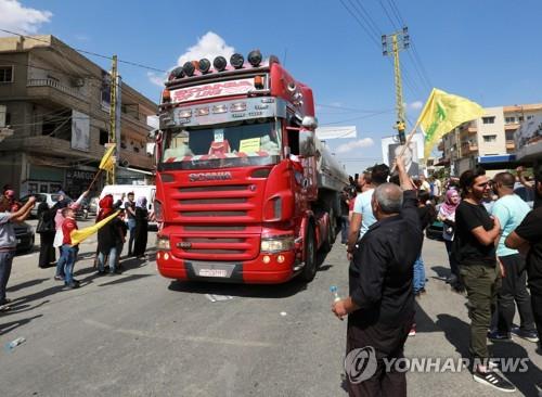 헤즈볼라 깃발 흔들면서 이란산 연료 수입 반기는 레바논 주민들