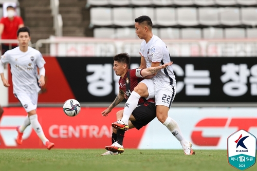 '김용환 결승골' K리그2 김천, 경남에 3-2 재역전승…선두 유지