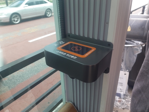 버스 정류소 스마트폰 무선충전기