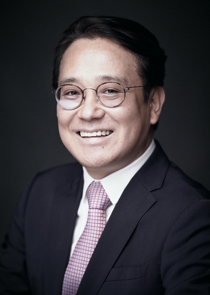 한국언론학회 제49대 회장에 선출된 서울대 이준웅 교수 