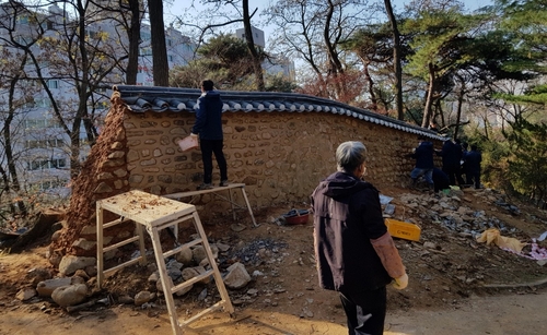사라질뻔한 400살 전통담장 일부 복원…문화재 지정도 추진