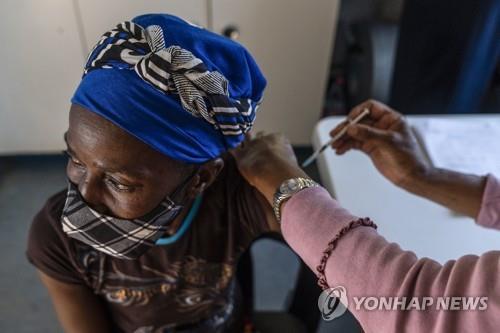 '오미크론 퍼진 남아공'…백신 접종 받는 요하네스버그 주민