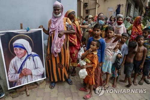 인도, 소수종교 탄압?…테레사 수녀 자선단체 해외 자금줄 차단