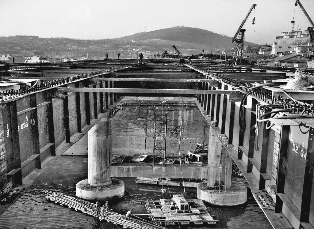 1969년 제3 한강교 상부 구조물 공사가 한창이다.