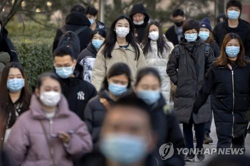 출근길 베이징 도심의 시민들
