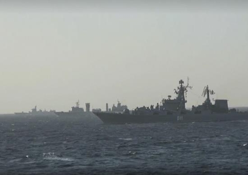 아라비아해에서 연합훈련하는 중러 해군 함정들