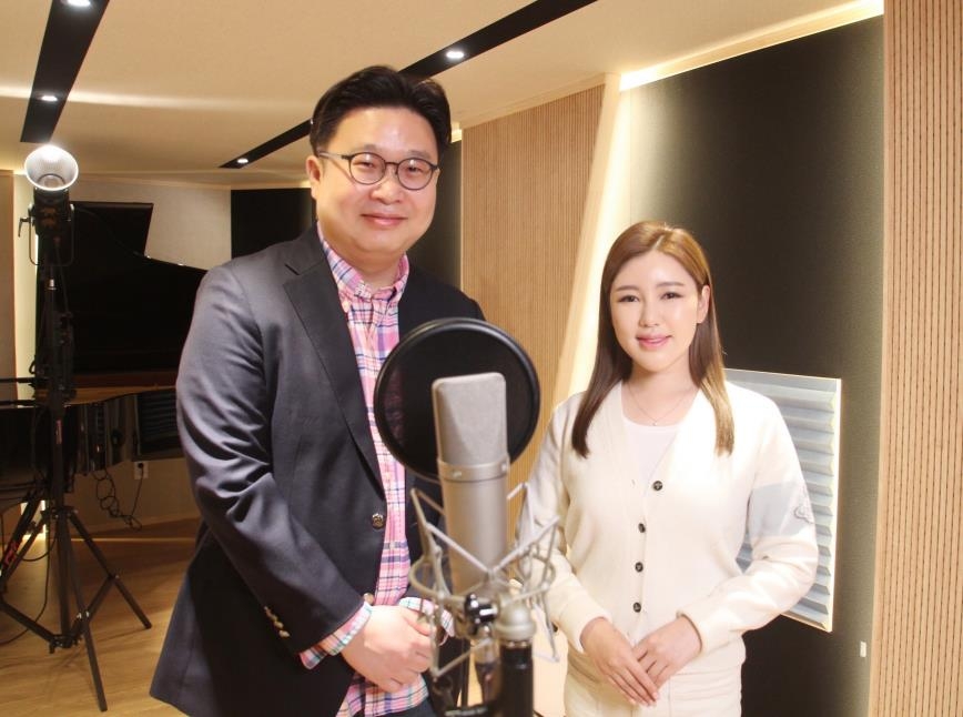 서경덕 교수(왼쪽)와 가수 송가인