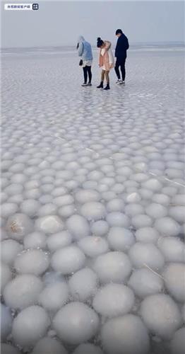 지린 쓰하이 호수에 형성된 얼음덩어리