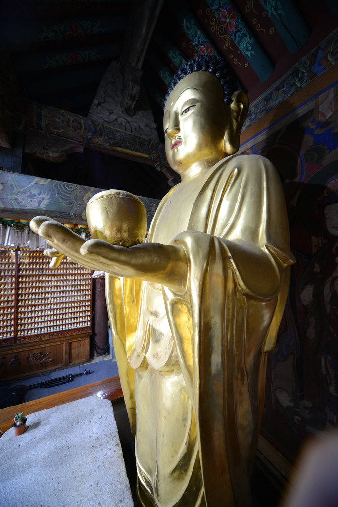 경주 분황사 금동약사여래입상