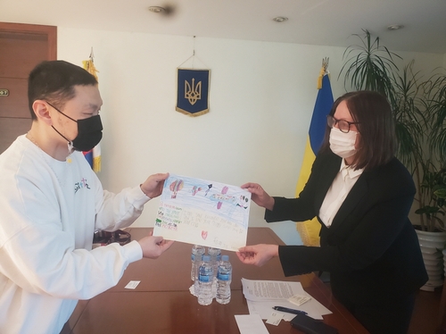 양동근, 주한 우크라이나 대사관에 위로금 1천만원과 딸이 그린 그림 기부