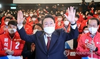 포즈 취하는 윤석열 당선인