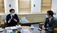 공수처장, 주한 日대사관 검사 접견…상호 협력 환담
