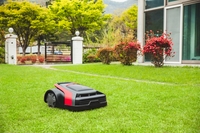 LG전자, 한국형 '잔디깎이 로봇' 출시…